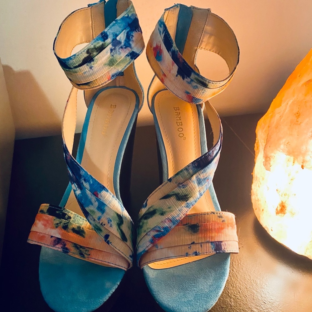 New 7.5 blue wedge strap sandal